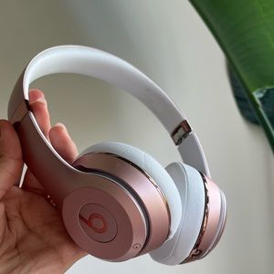 Wireless headphones Beats Solo with case charging wire